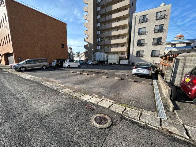 その他　物件裏月極駐車場