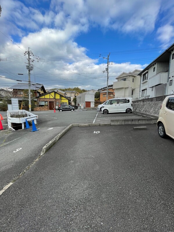 【京都市山科区小山谷田山のアパートの駐車場】