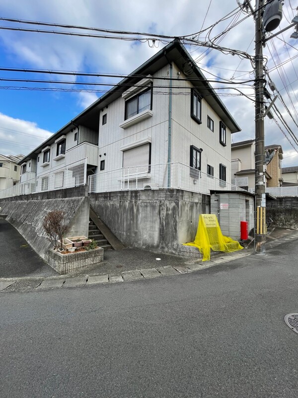 京都市山科区小山谷田山のアパートの建物外観