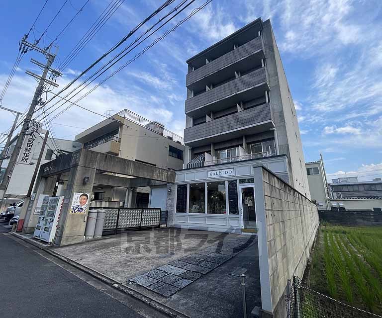 京都市右京区西院日照町のマンションの建物外観