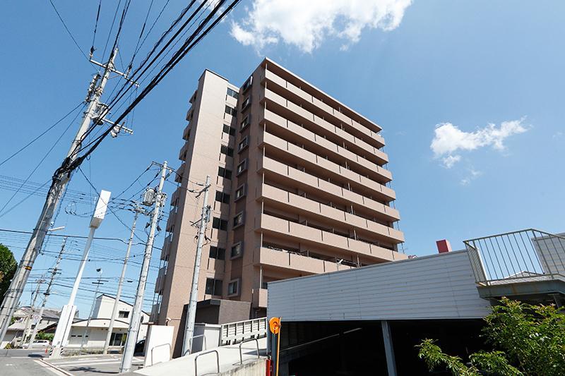 高松市郷東町のマンションの建物外観