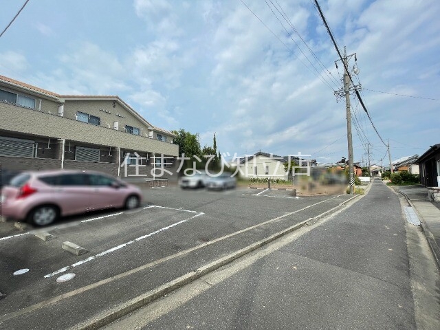 【リーブル　カンフリエの駐車場】