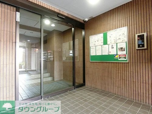 【中野区江古田のマンションのエントランス】