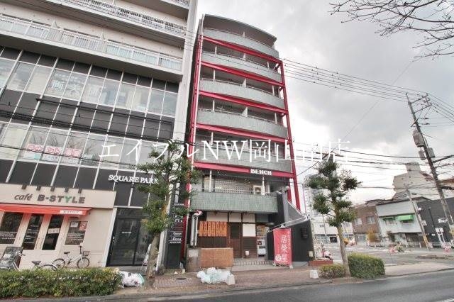 岡山市北区柳町のマンションの建物外観