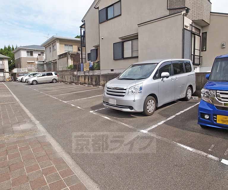 【アトランティス醍醐の駐車場】