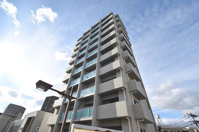 【広島市西区観音本町のマンションの建物外観】