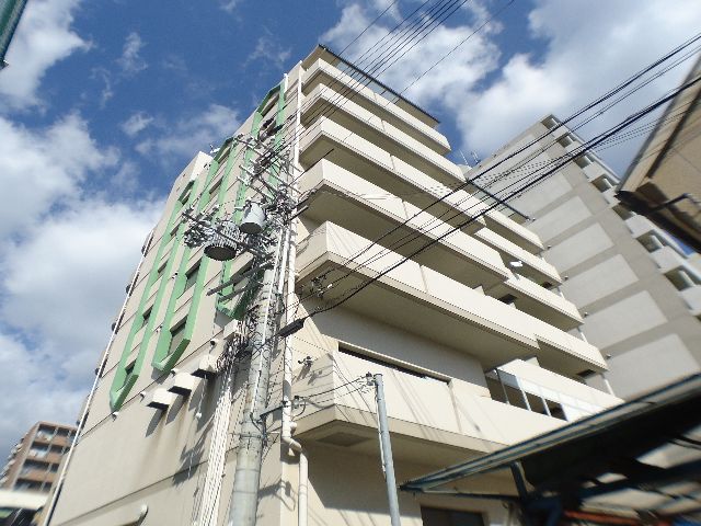 建物外観　エレベーター付。