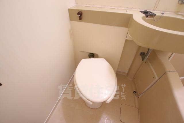 広島電鉄宇品線 県病院前駅 徒歩9分 4階建 築40年のトイレ写真