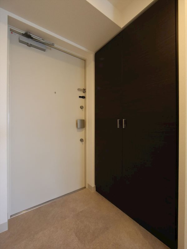 玄関　玄関　シューズクローゼット付（収納充実してます）