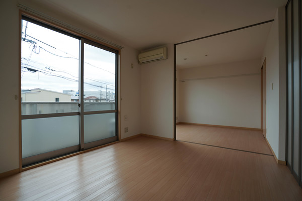 居室・リビング　同じ建物の別の部屋