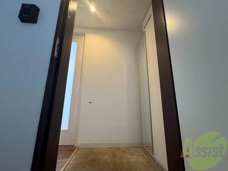 玄関　玄関の様子です。明るい印象ですね。気分もあがりそう。