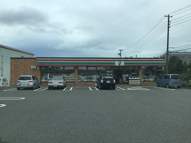 コンビニ　セブンイレブン新潟女池店（コンビニ）まで425m