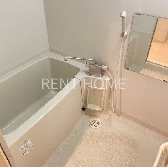 バス・シャワールーム　同じ階の別のお部屋写真です