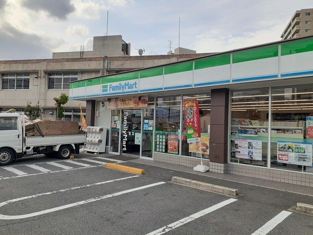 コンビニ　ファミリーマート菊水通二丁目店（コンビニ）まで450m