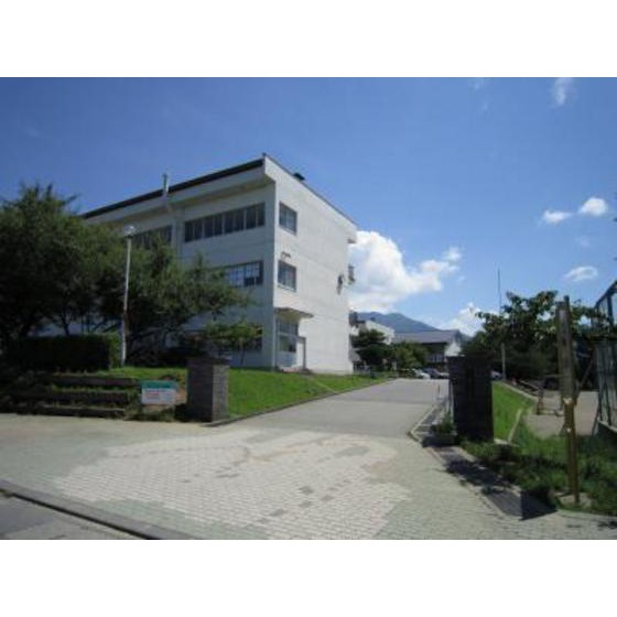 小学校　須坂市立森上小学校（小学校）まで931m