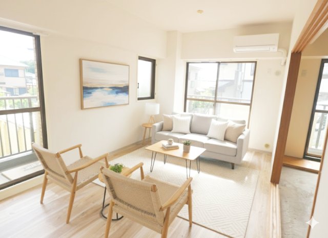 居室・リビング　家具備品はCGによるイメージで、実際の物件には含まれません