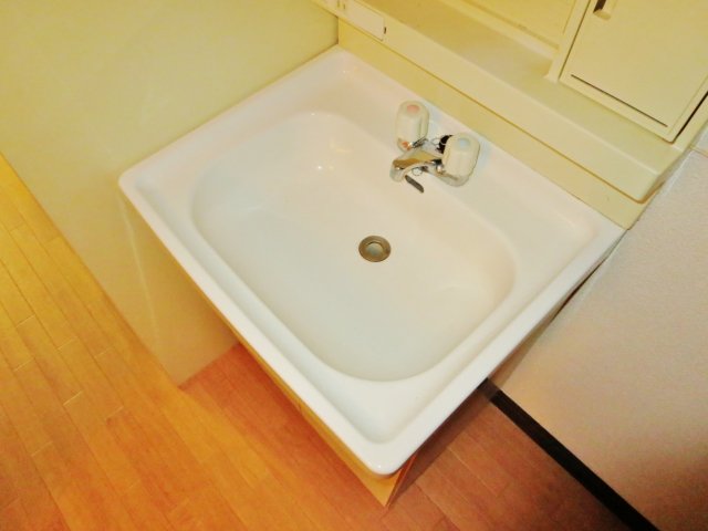 洗面設備　使いやすい独立洗面台です