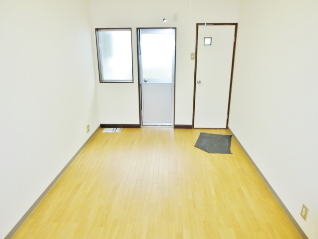 その他部屋・スペース　開放的な寝室です