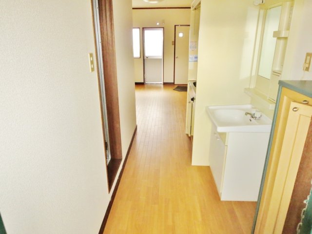 居室・リビング　こちらの居間で趣味の時間をお楽しみください