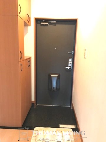 玄関　扉を閉めていただくと来客者からお部屋の中を隠していただけます