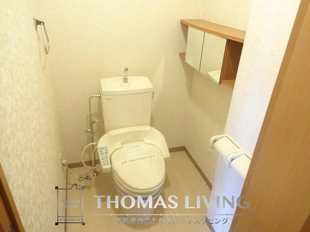 トイレ　嬉しいウォシュレット付きです。