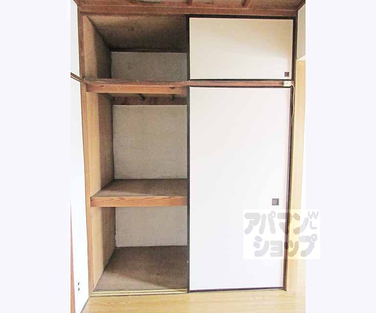 収納　押入れ付いてます・