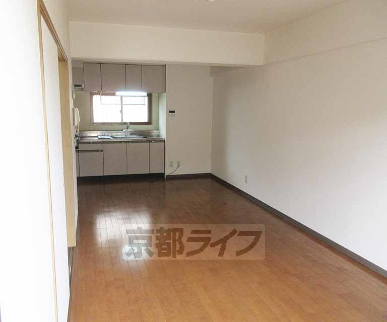 居室・リビング　奥行きのある広いお部屋・