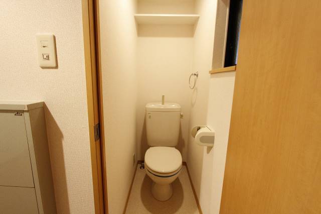 トイレ　※１０２号室の写真を流用しています。