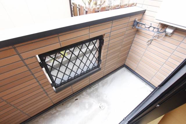バルコニー　※１０２号室の写真を流用しています。