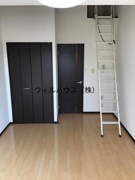 居室・リビング　広々とした洋室！