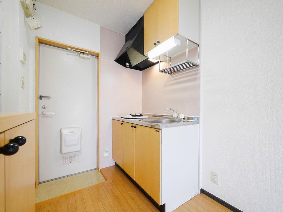 キッチン　※102号室の写真です。クロスなど内装が異なる場合有