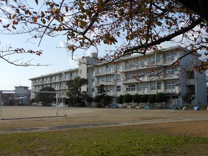 小学校　北九州市立八児小学校（小学校）まで200m