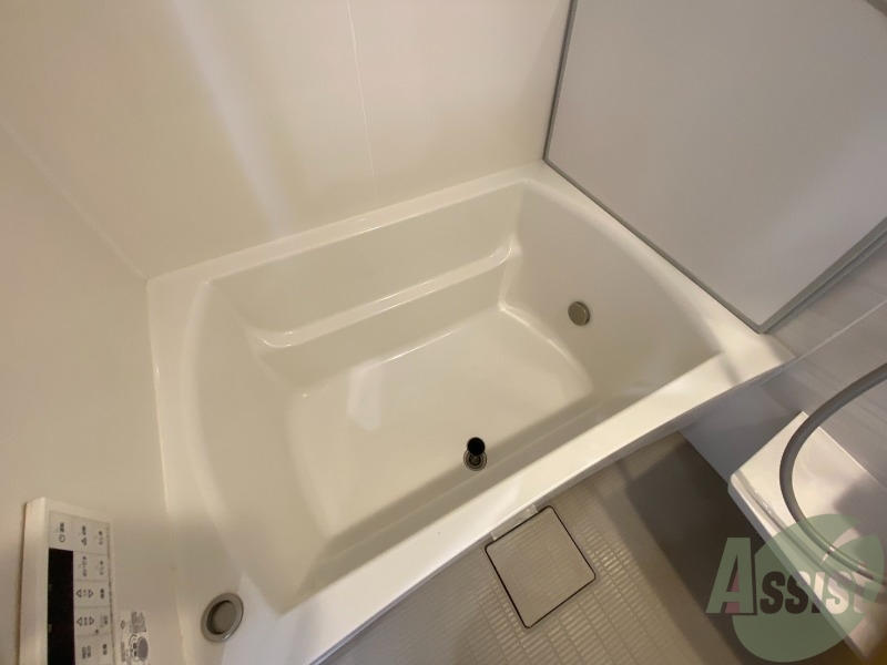 バス・シャワールーム　浴室です。バスタブが広くてゆったりできます。