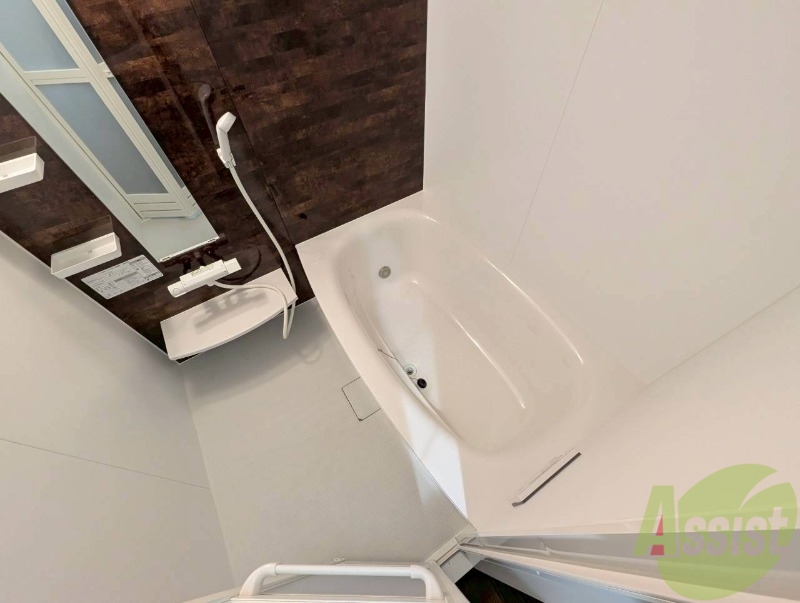 バス・シャワールーム　お風呂になります。一日の疲れを癒してくださいね。