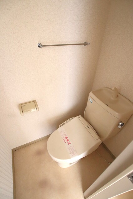 トイレ　温水洗浄便座付き☆