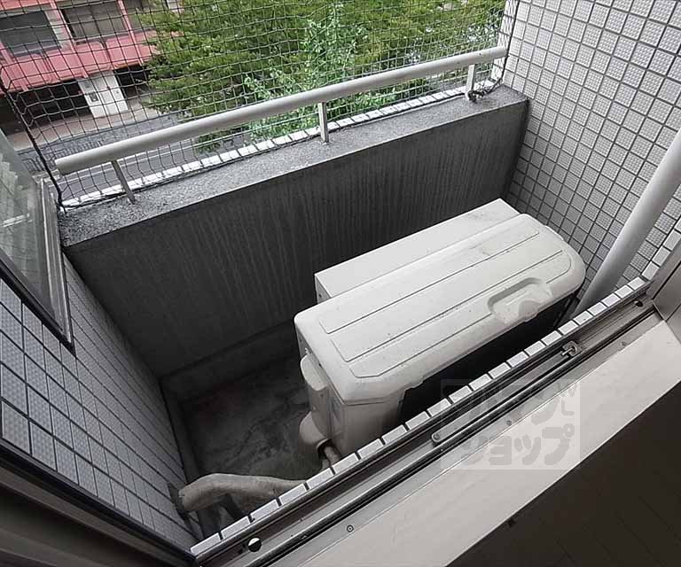 バルコニー　室外機置き場