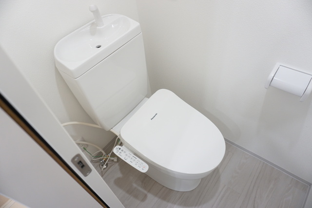 トイレ　★温水洗浄便座が付いたトイレです★