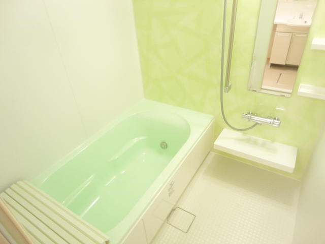 バス・シャワールーム　※別部屋の参考写真です