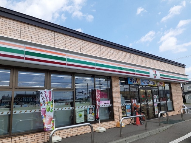 コンビニ　セブンイレブン東旭川店（コンビニ）まで600m
