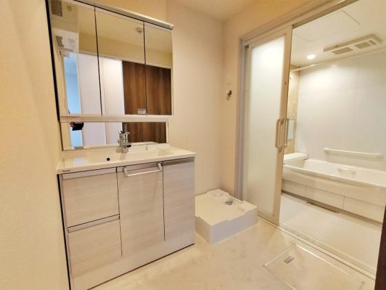 洗面設備　身支度に重宝するシャンプードレッサー！