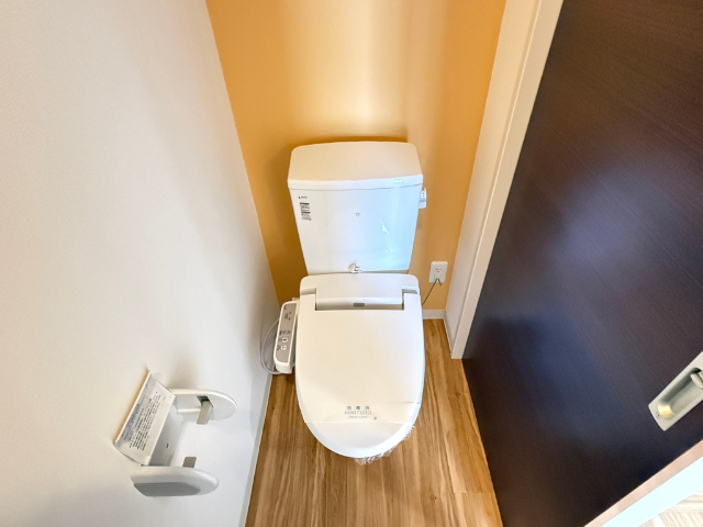 トイレ　温水洗浄便座