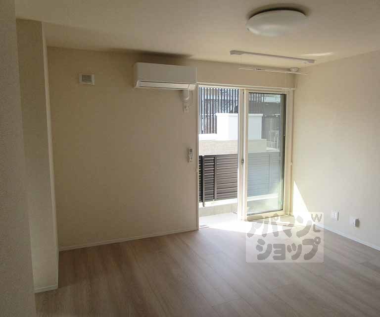 居室・リビング　１０１号室の写真です。