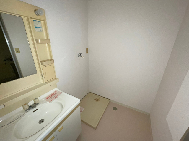その他　室内洗濯機置場です