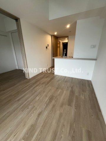 居室・リビング　こちらの居間で趣味の時間をお楽しみください