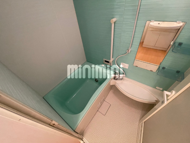 バス・シャワールーム　追い焚き完備のバスルームです。