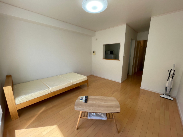 居室・リビング　家具・家電付きです。