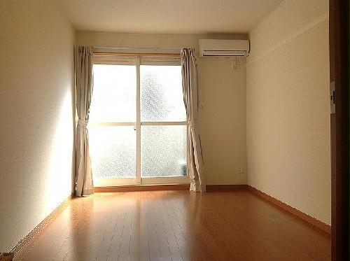 居室・リビング　１階フローリングです。