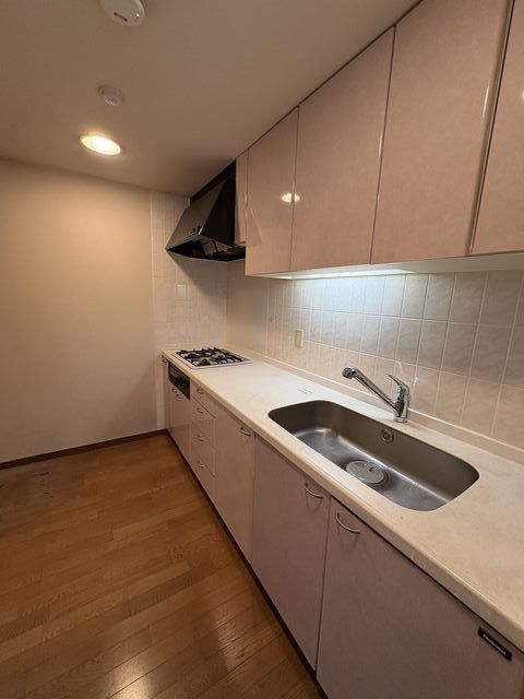 キッチン　３口ガスコンログリル付き