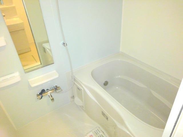 バス・シャワールーム　落ち着いた空間のお風呂です