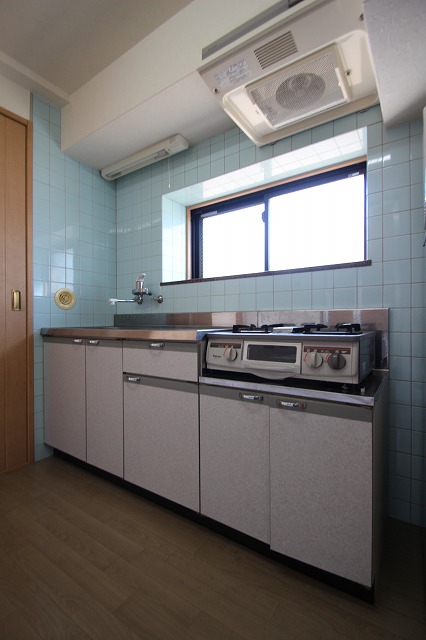 キッチン　同物件別号室